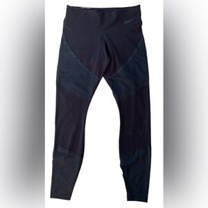 Nike black Legendary Power Mid Rise tight fit leggings